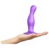 Strap-on-me Curvy M - vlnitý, přísavkový dildo (fialový)