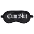 Au! - Saténová oční maska s nápisem „Cum Slut“ (černá)